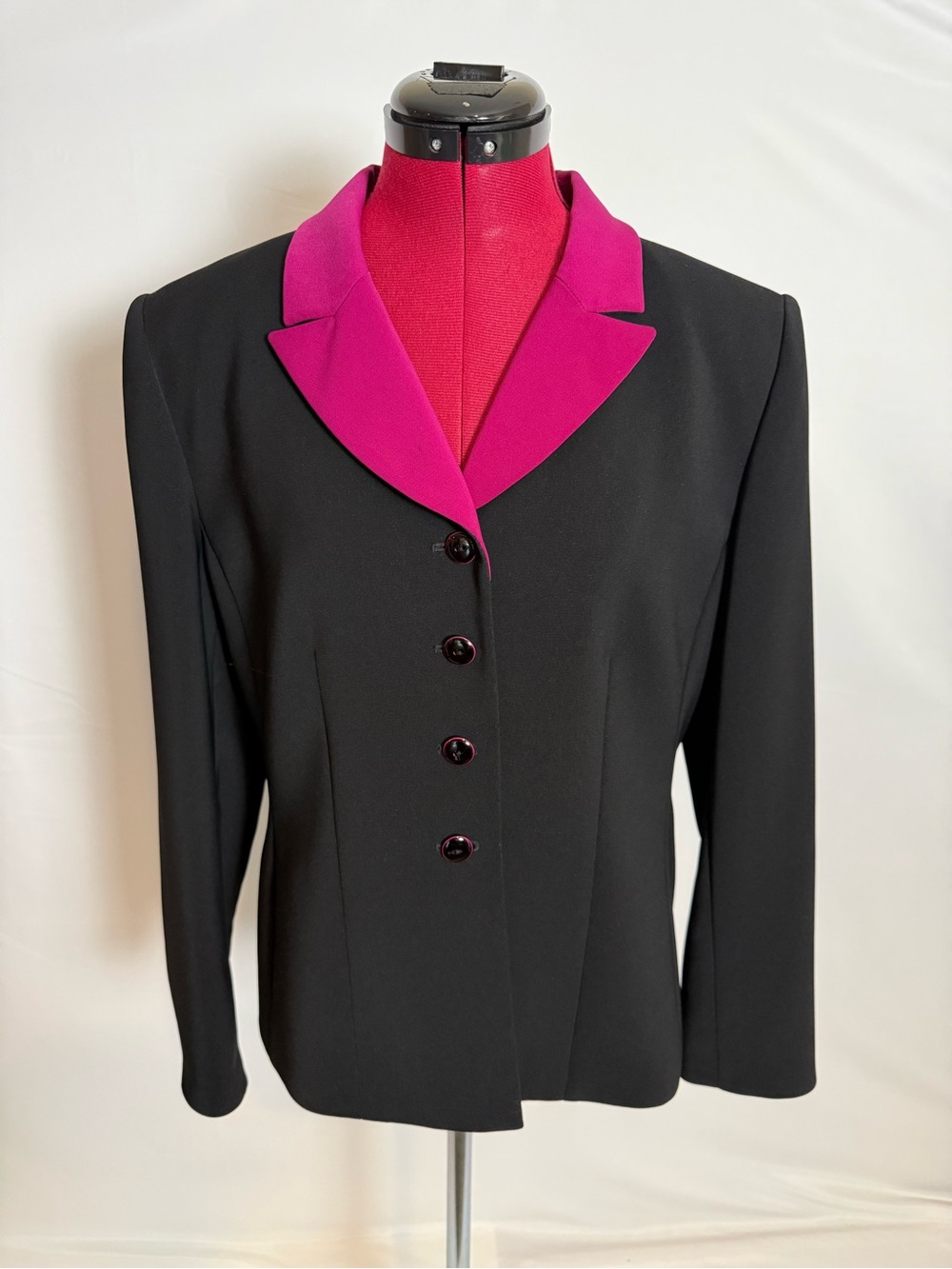 Le Suit Blazer Women's Size 10P Black w/Fuchsia Contrast Collar Long Sleeves